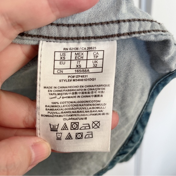 LIKE NEW GUESS Button Down Shirt Men Size XS EUC - Picture 5 of 8